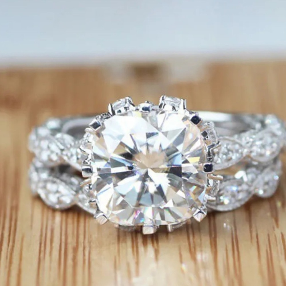 WEDDING ENGAGMENT RING - Picture 4 of 5